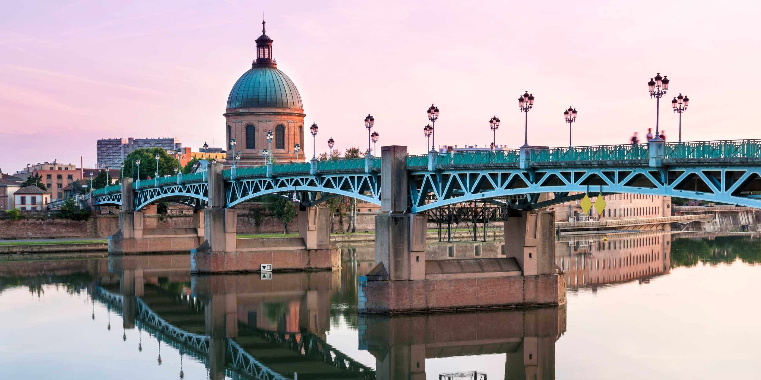 Vue panoramique de Toulouse, ville d’intervention de votre mandataire immobilier et gestionnaire de patrimoine.